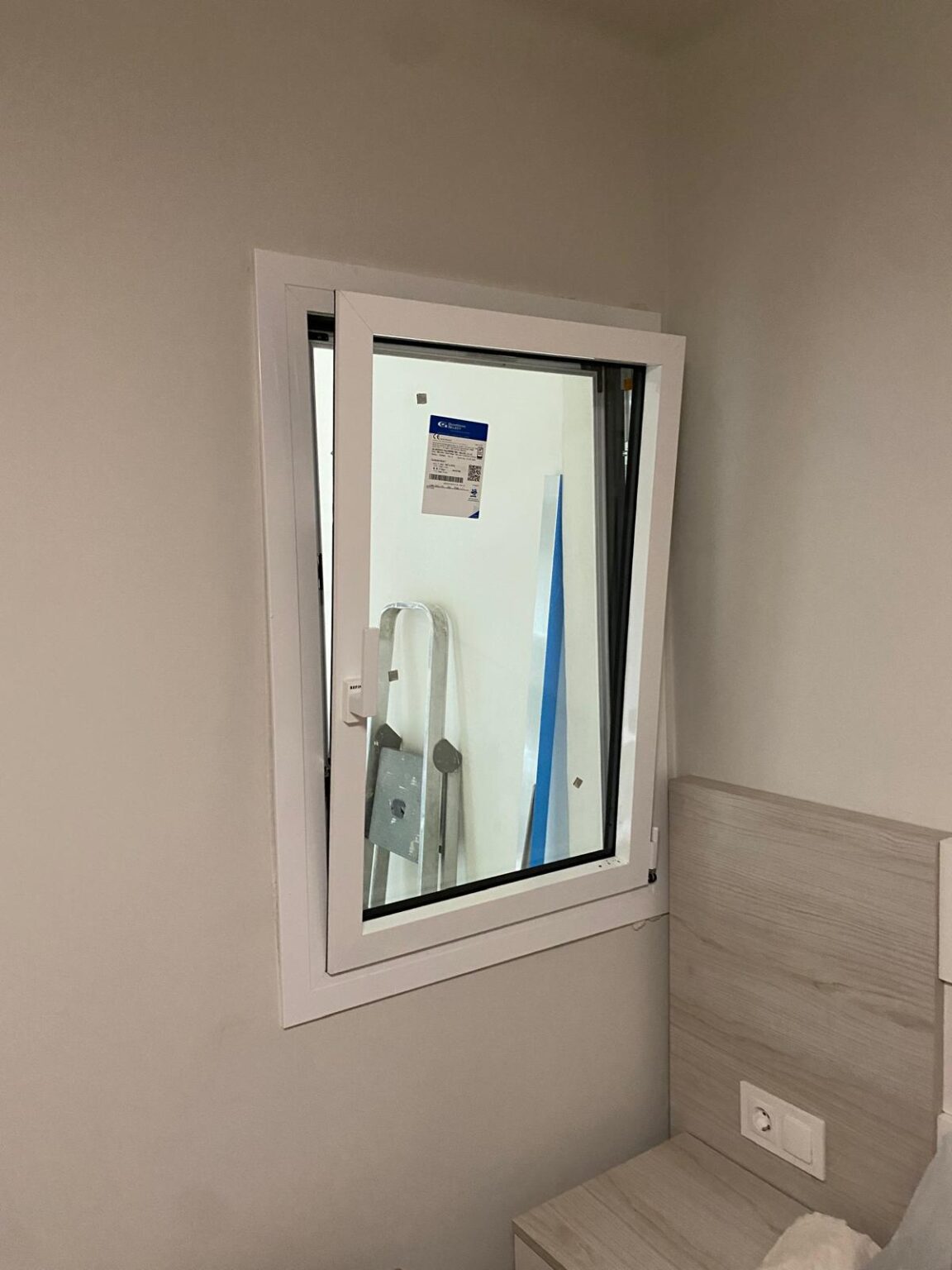 INSTALPEX ALUMINIOS: Asesoramiento en vidrios y perfiles