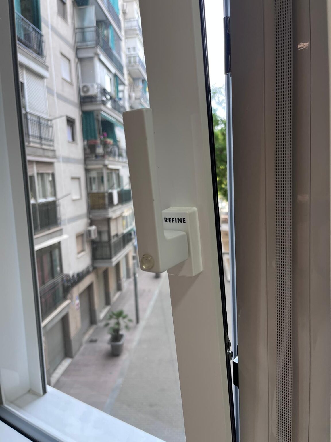 INSTALPEX ALUMINIOS: Puertas y ventanas de PVC de alta calidad